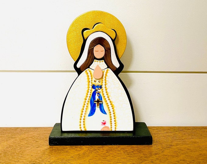 Wooden Virgin Mary  "Virgen del Lourdes"   hand painted with pointillism technique from Venezuelan Artist.  Aprox 8 inches