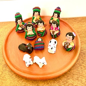 Grande Guatemala - Mayan Nativity  set 12 . Handmade in Clay and traditional clothes.