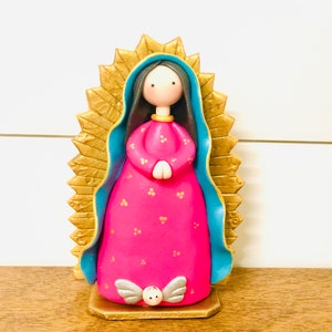 Virgen María de Guadalupe Hecha a mano, Tamaño Pequeño y pintura por artista venezolano. 5,5 pulgadas aproximadamente