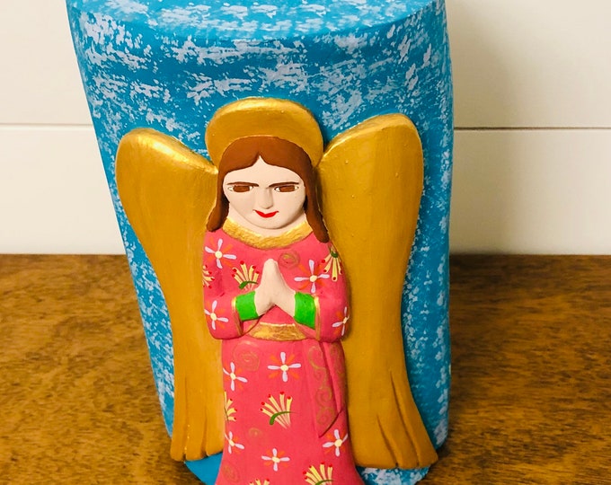 Tótem Wood Angel - Fucsia and Green. Handmade and Hand-painted in Venezuela. Spectacular details. Aprox 9’