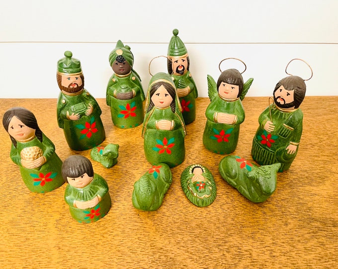 Mexican Folk Nativity 14 pieces  Green   4'’ tall aprox