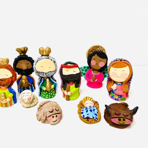 New unique clay Venezuelan Folk Nativity 10   pieces 3&#39; tall aprox