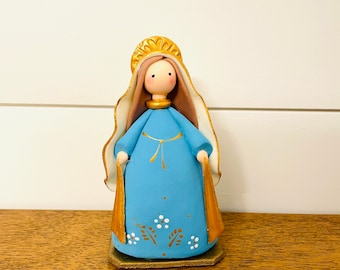 Virgen Milagrosa - Miraculous Virgin Handmade, Small Size and paint by Venezuelan artist. 5.5  inches aprox