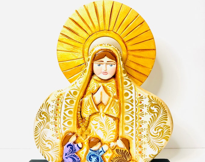 Wooden Virgin Mary  "Virgen de Fatima"  Our Lady of Fátima  hand painted by Venezuelan artist 13' tall aprox