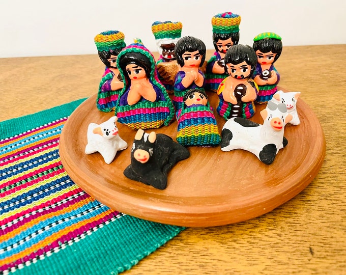 Guatemala - Mayan Nativity  set 12 . Handmade in Clay and traditional clothes.