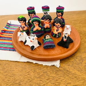 Guatemala - Mayan Nativity  set 12 . Handmade in Clay and traditional clothes.