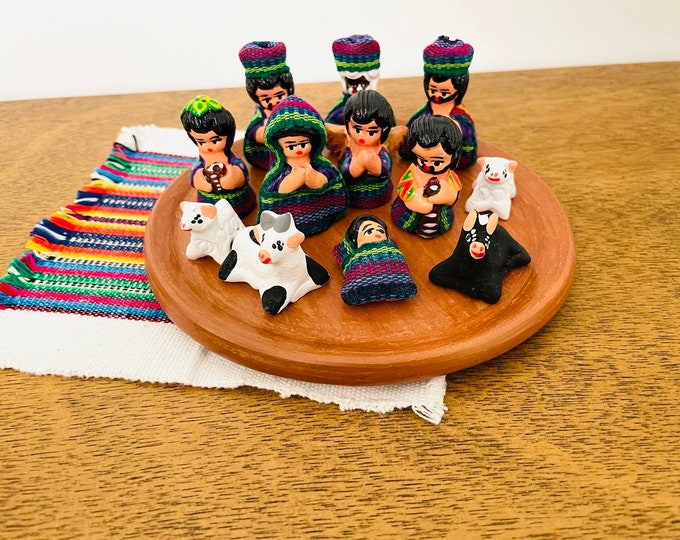 Guatemala - Mayan Nativity  set 12 . Handmade in Clay and traditional clothes.