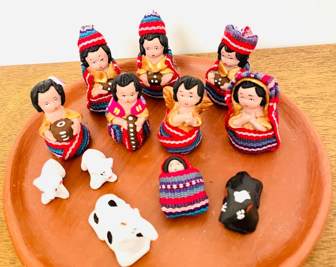 Grande Guatemala - Mayan Nativity  set 12 . Handmade in Clay and traditional clothes.