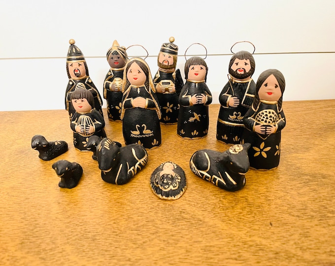 Mexican Folk Nativity 14 pieces Black Gold   4'’ tall aprox