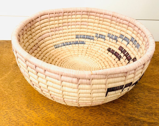 New Design- Warao Indian- Aboriginal Bowl Basket (Delta del Orinoco, Venezuela) Aprox 12 Inches