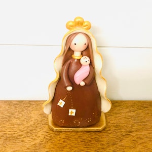 Virgen del Carmen - Nuestra Señora del Carmen Hecho a mano, tamaño pequeño y pintado por artista venezolano. 5,5 pulgadas aproximadamente