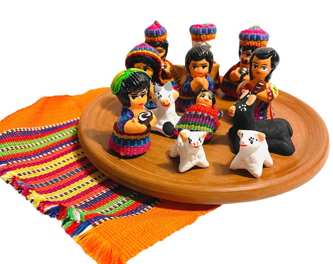 Medium  Guatemala - Mayan Nativity  set 12 . Handmade in Clay and traditional clothes.