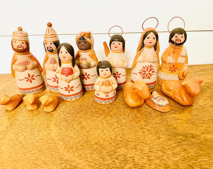 Mexican Folk Nativity 14 pieces Maroon     4'’ tall aprox