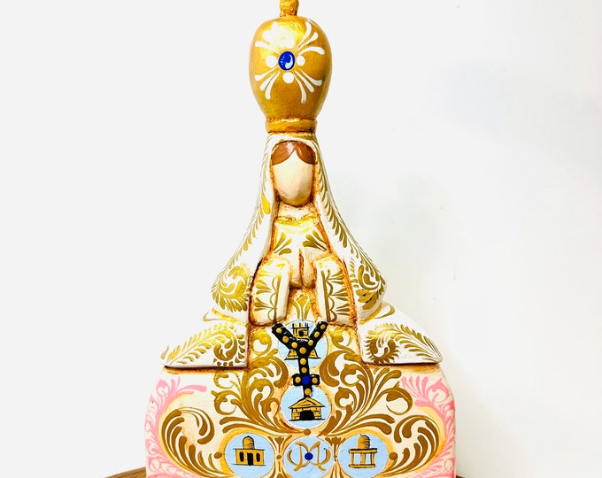 Virgen DEL Valle solid wood . Handmade and Hand-painted in Venezuela. Spectacular details. Aprox 12’ aprox