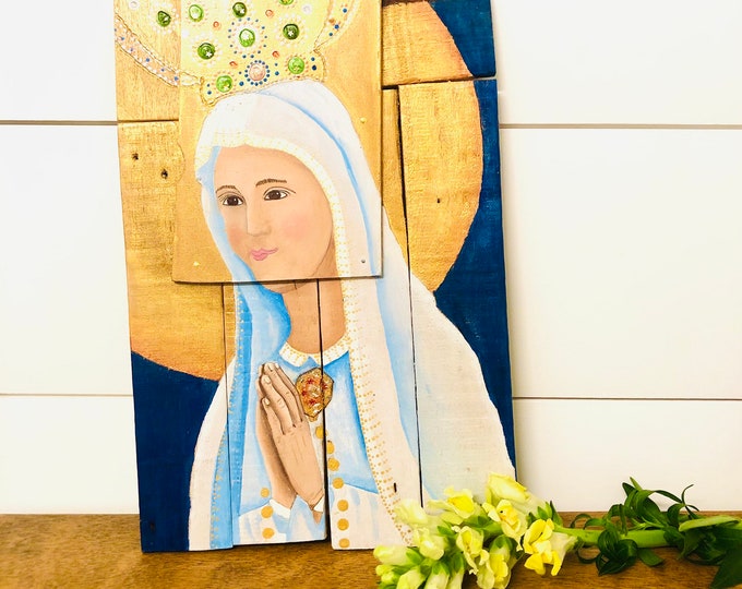 Wood Retablo with Virgen de Fatima  "Retablo" . Handmade and Hand painted by Venezuelan artist.