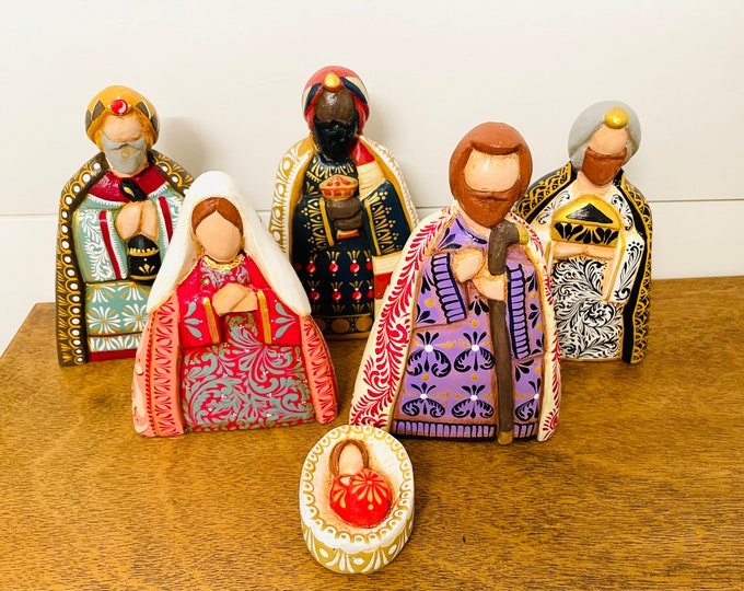 Original   shape Andino Nativity  Handmade  and hand painted in Venezuela. Wood Nativity 6 Pieces Set .