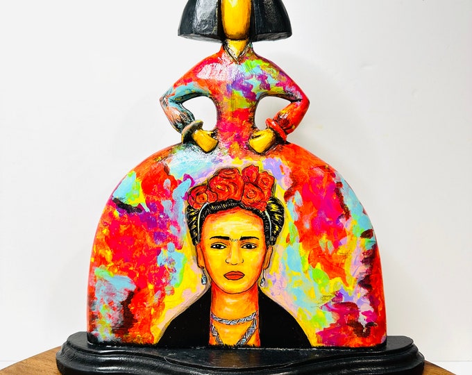 MENINA  Frida  handmade in Venezuela . Wood Statue. 11 inches x 8 inches