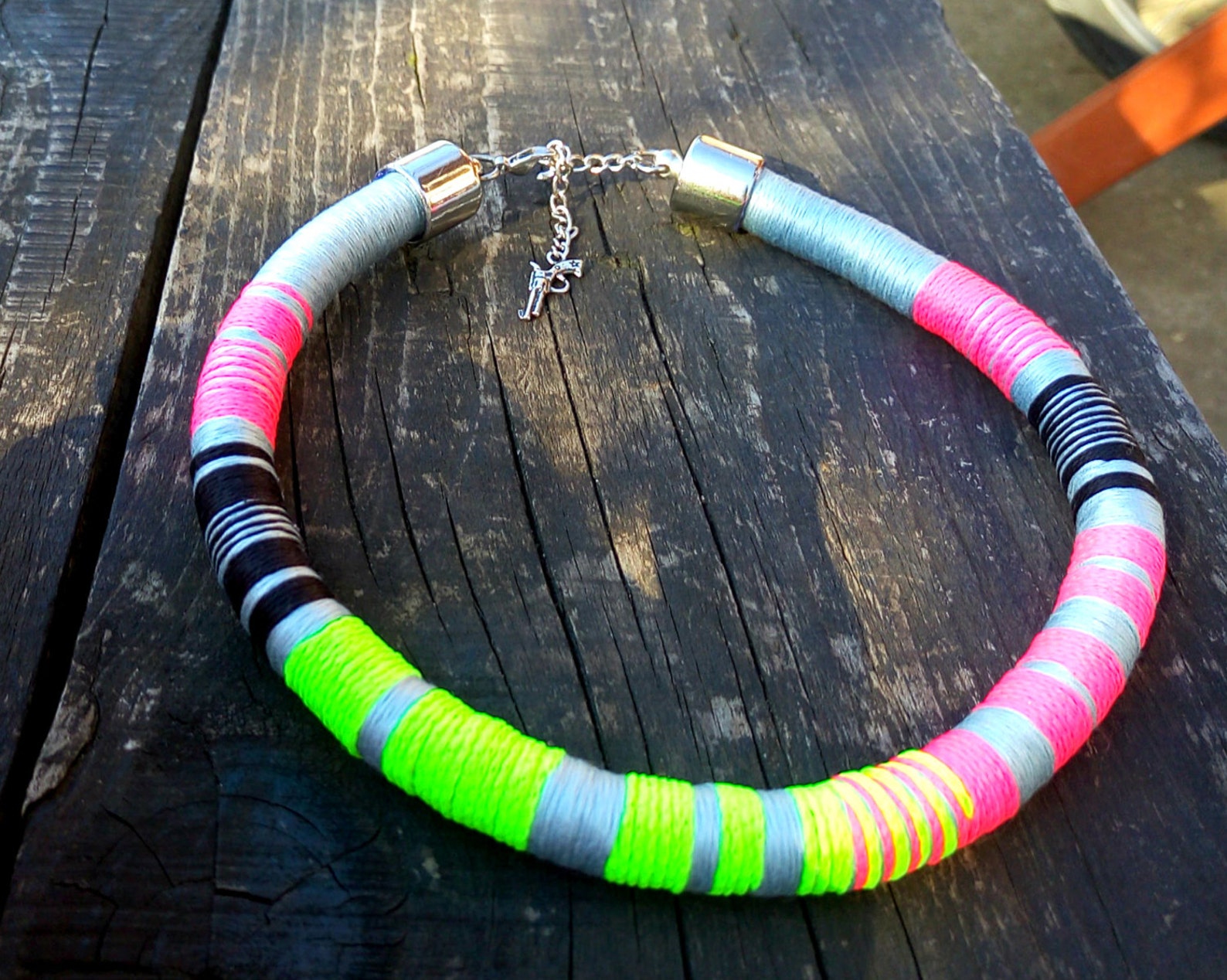 Collar de neón / neón amarillo / neón joyería / collar de Etsy