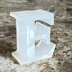 Acryl Buchstaben, Zahlen und Symbole Benutzerdefinierte Clear Serif oder Sans Serif mit optionaler selbstklebender Rückseite 0,96 cm dick