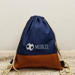 Sac de sport enfant personnalisé "Football" bleu marine/marron, petit sac à linge pour maternelle, sac enfant, idée cadeau pour enfant