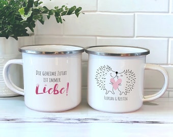 Personalisierte Emaille Tasse Igelpärchen "Die geheime Zutat ist immer Liebe" mit Namen, Valentinstag Geschenk, Hochzeitstag, Jahrestag