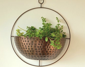 Hanging wall ring planter with copper finish / Hammered handmade