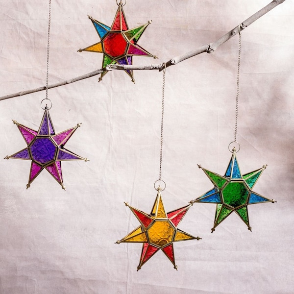Glas Stern Kerzenhalter 20 cm 'Tara' für Teelichter / hängender Stern mit Kette als Fensterdeko / geprägter Glasstern Boho / Diwali Geschenk