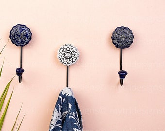 Large Ceramic hooks  / Set of 3 decorative hooks for hallway / Wall-mounted coat hangers / Towel holders / Coat hooks flower shape