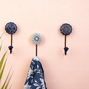 Large Ceramic hooks  / Set of 3 decorative hooks for hallway / Wall-mounted coat hangers / Towel holders / Coat hooks flower shape