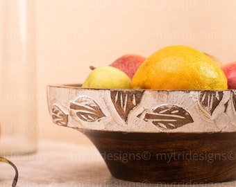 Rustic Wooden Bowl with Leaf-Shaped Carving / Handmade Fruit Bowl / Sustainable Tableware / Bowl for Nuts Nibbles and Snacks