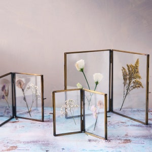 Dubbel fotoram i ren mässing med antikmässingsfinish / Stående dubbel fotoram 4x6, 5x7, 8x10 / Vertikal dubbelram i mässing