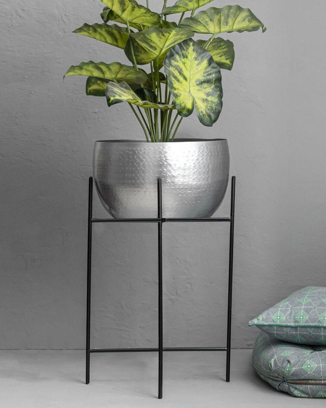 Indoor Hammered Planter Round Silver Finish on Stand mira Contemporary Metal Plant Stand Gift for Plant Lovers Home Office Decor Etsy