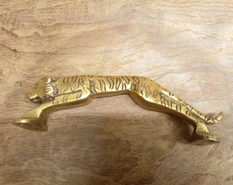 Jaguar shaped brass door pull / Decorative door handle in exotic shape / Luxury pull for front door, wardrobes, sliding doors, drawer