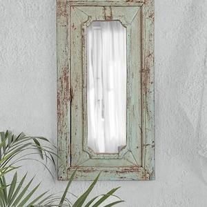 Espelho de parede retangular com madeira recuperada, cor verde menta claro, creme-limão / Espelho rústico com acabamento envelhecido / Decoração rústica de parede