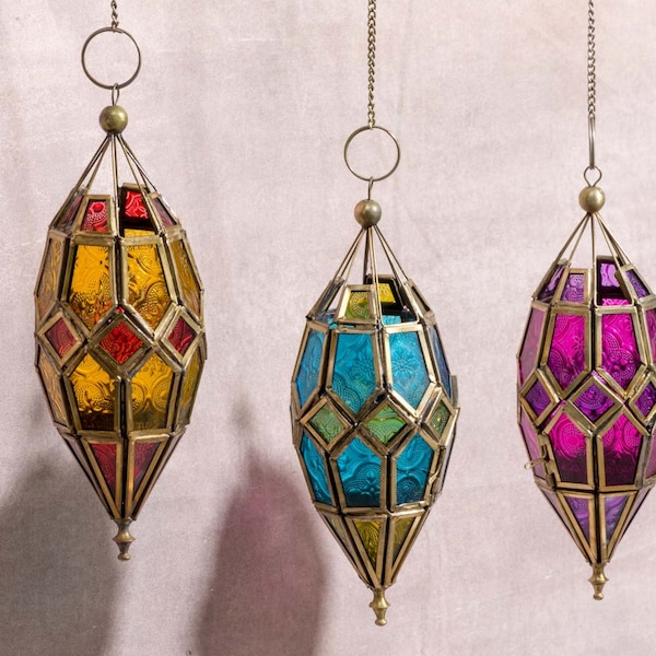 Lanterne en verre colorée de style marocain « Chiraq » rose jaune bleu / bougeoirs suspendus en panneaux de verre dans un cadre en métal avec finition dorée