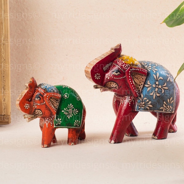 Figurines d’éléphant en bois récupéré / Statues d’éléphant Boho peintes à la main en rouge / Disponible en 2 tailles ou ensemble / Cadeau Diwali