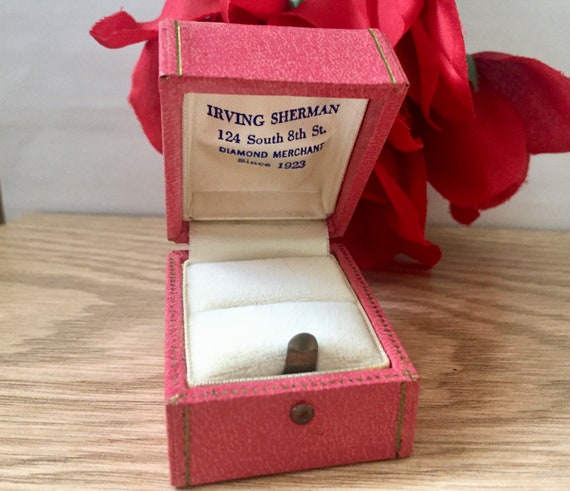 22 Unique Engagement Ring Boxes That Will Hold Your Ring in Style