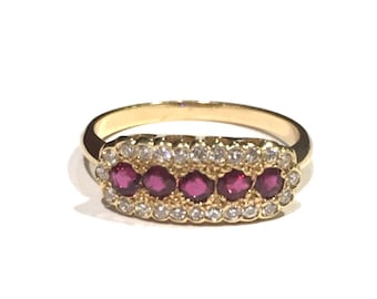 14 kt geelgouden bandring met robijn en diamant, maat 6,5