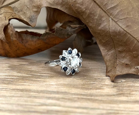 Estate Diamond & Blue Sapphire Cluster Ring ~ 14k… - image 5