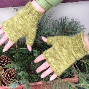 Little Shell Fingerless Mitts Knitting Pattern PDF Download image 1