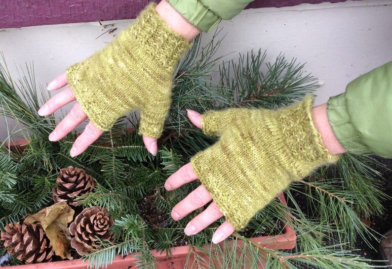 Little Shell Fingerless Mitts Knitting Pattern PDF Download image 1