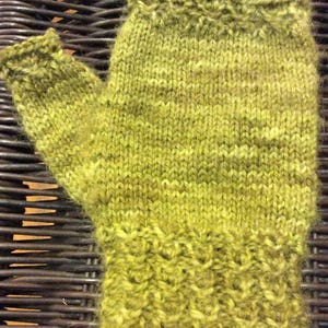 Little Shell Fingerless Mitts Knitting Pattern PDF Download image 2