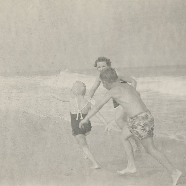 NEW JERSEY coast dreamy 1947 original VINTAGE original snapshot photo family plays on the beach mother daughter son near the surf 1940s