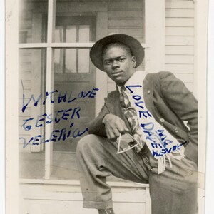 Impresionante y guapo hombre afroamericano NEGRO ENAMORADO foto antigua de los años 30 "no puedo medir mi amor por ti" fotografía original vintage romance