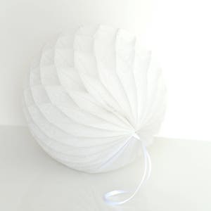 Palla a nido d'ape in carta velina bianca - decorazioni per feste di matrimonio sospese - lanterna di carta - decorazioni per compleanni - palla di carta rotonda - decorazioni per la cameretta dei bambini