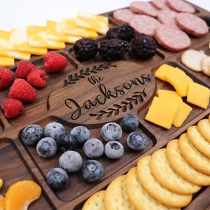 Charcuterie Board Personalized, Wedding Gift, Snack Tray with Handle, Family Name Engraved, Fruit Veggie Platter, Brunch Board, Couple Gift