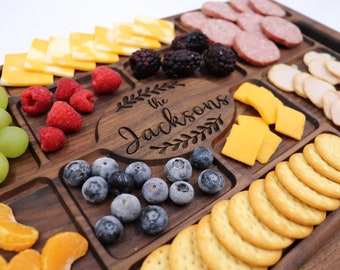 Charcuterie Board Personalized, Wedding Gift, Snack Tray with Handle, Family Name Engraved, Fruit Veggie Platter, Brunch Board, Couple Gift