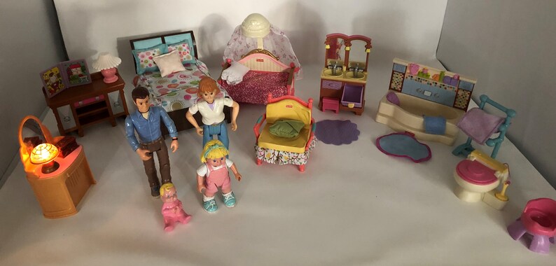 Fisher Price Vintage Loving Dollhouse Furniture Lot Bedroom Bathroom Family People Rugs Lot