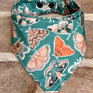 Hond bandana verjaardag hond cadeau geborduurde hond bandana lente bloemen hond bandana herfst hond sjaal meisje hond bandana lente bandana omkeerbaar
