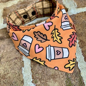 Bandana Pumpkin Spice Latte pour chien : écharpe en coton personnalisée automnale